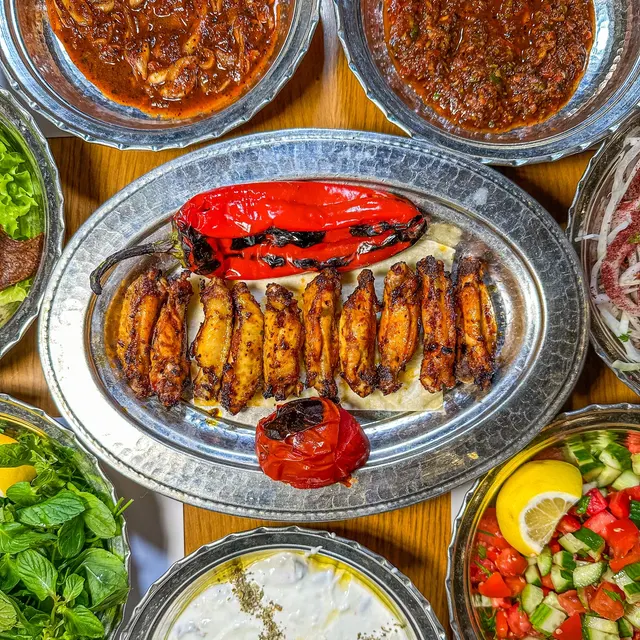 KANAT TAVUK