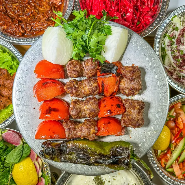DOMATESLİ KEBAP